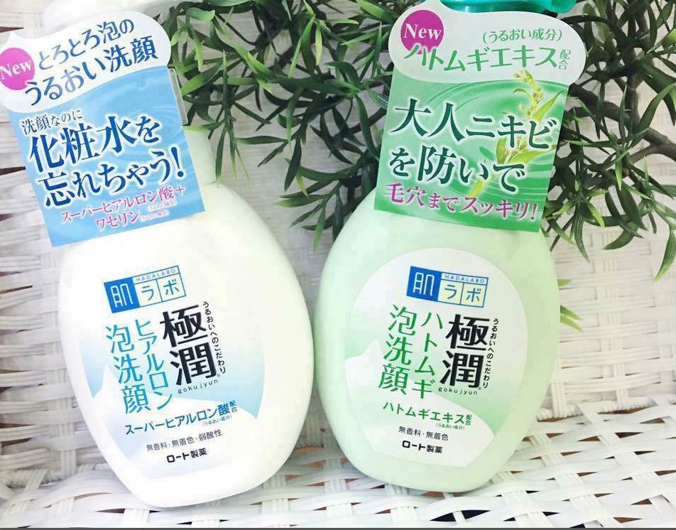 Sữa rửa mặt tạo bọt Nhật Bản.