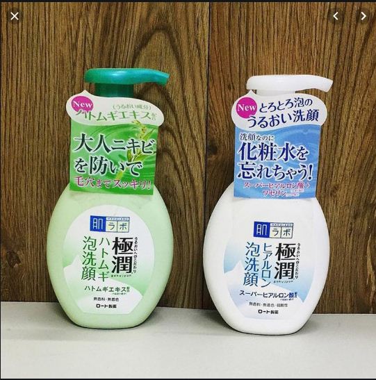 Sữa rửa mặt tạo bọt Nhật Bản.
